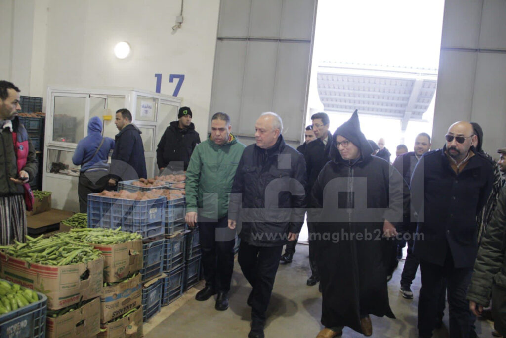 بحضور الوالي .. لجنة مختلطة لمراقبة الأسعار تزور سوق الجملة بطنجة