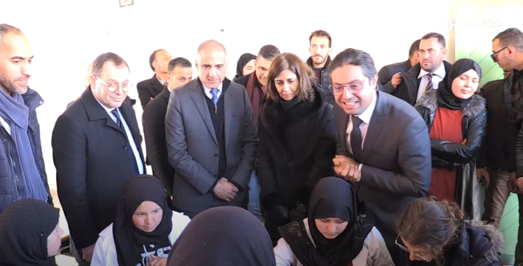 السفير الأمريكي يزور “ثانوية التحدي” بإفران