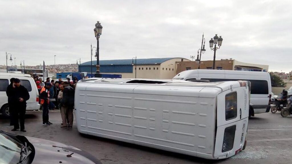 مصرع سيدة وإصابة 40 إثر انقلاب حافلة بتطوان