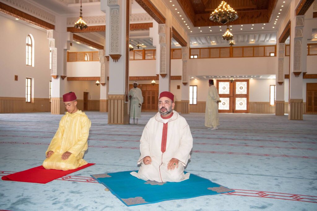 جلالة الملك يأمر بفتح 35 مسجداً