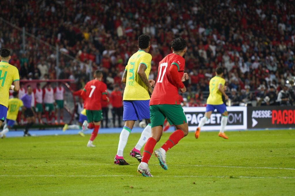 فوز ثمين .. المنتخب الوطني المغربي يقدم مباراة ملحمية في ليلة رمضانية مشتعلة بطنجة