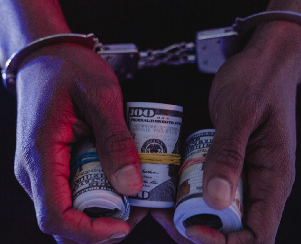 تزوير أوراق مالية يورط شخصا بفاس