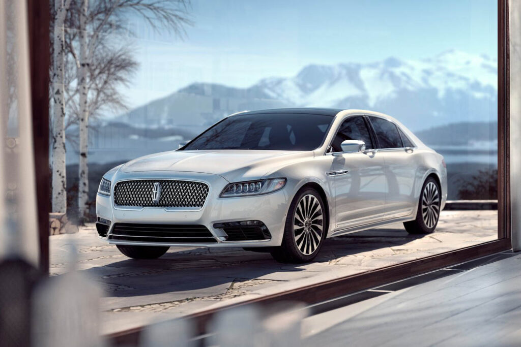 تتجاوز قيمتها مليوني يورو للواحدة .. إحباط تهريب سيارات أمريكية فارهة للمغرب