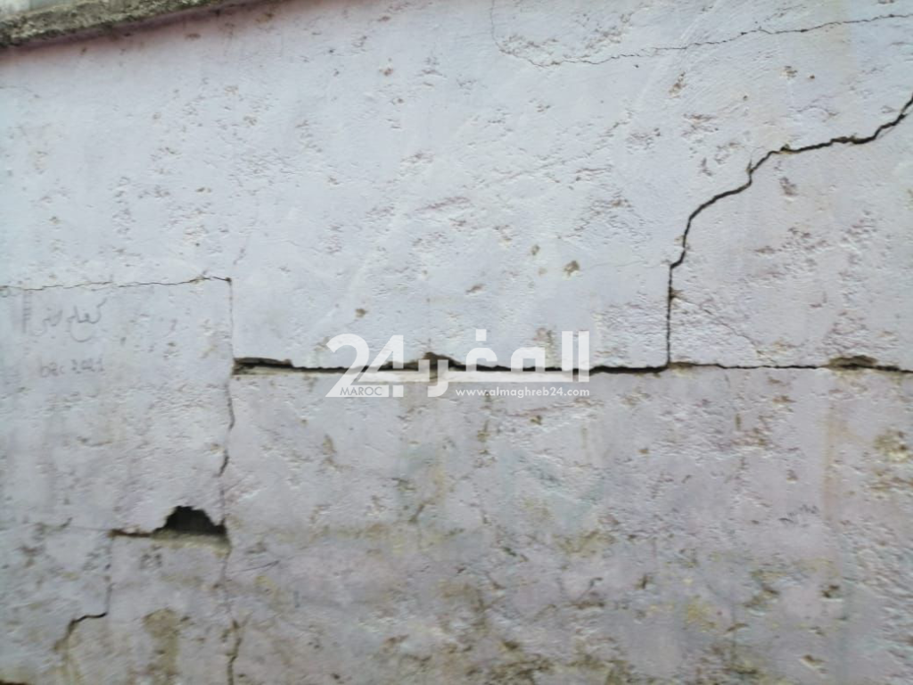 أسوار آيلة للسقوط .. مؤسسة تعليمية بإقليم شفشاون تحت وطأة الإهمال ومطالب بالتدخل الفوري لحماية سلامة التلاميذ