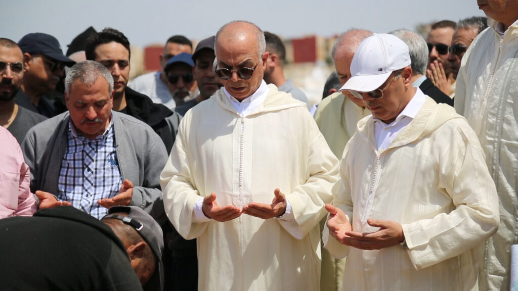 وسط أجواء مؤثرة .. جنازة مهيبة لأب الوزير شكيب بنموسى بفاس (فيديو)