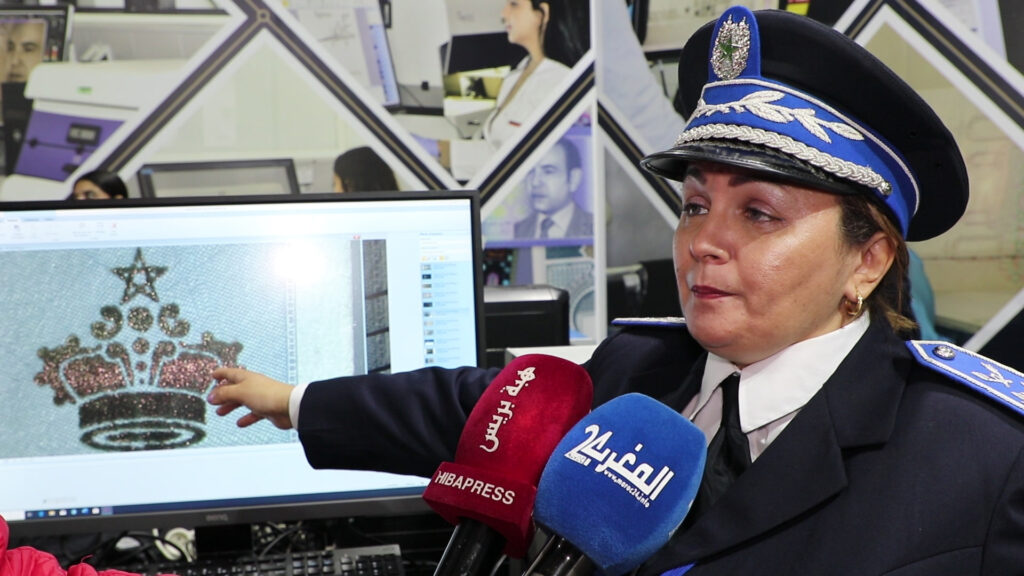 الكشف على الوثائق المزورة