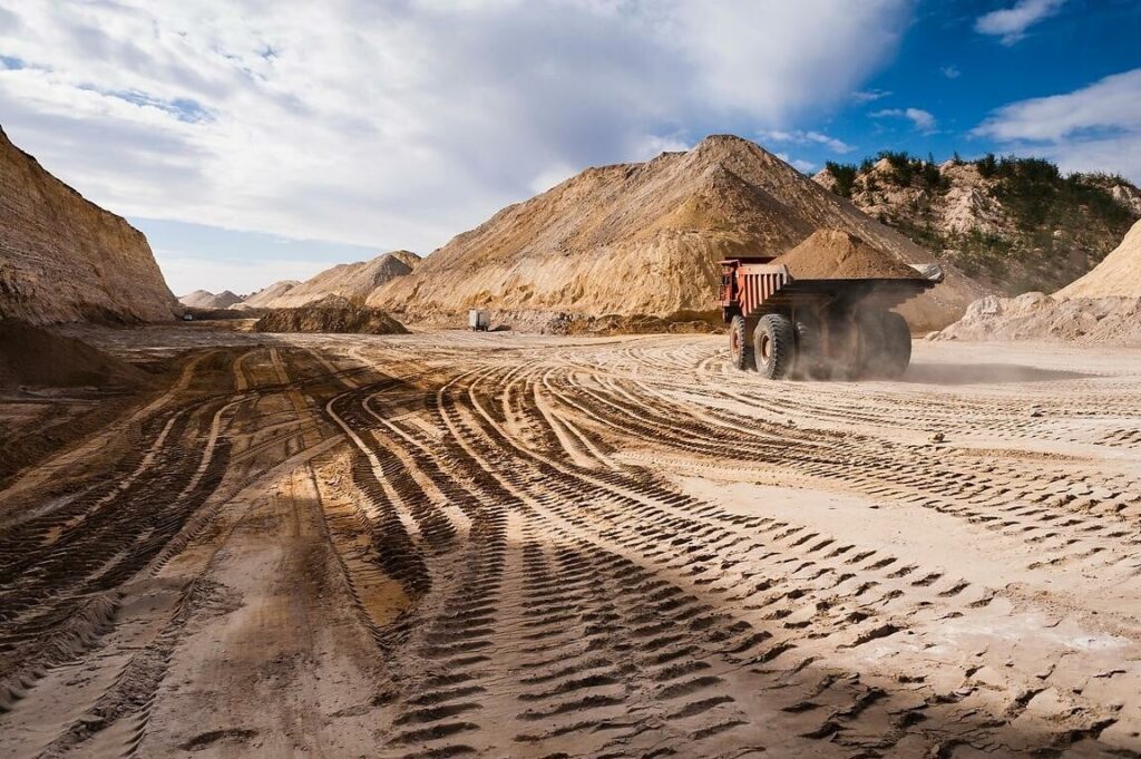 المغرب يحتل مواقعَ متقدمة في إنتاج نحو 12 معدنًا عالميًا