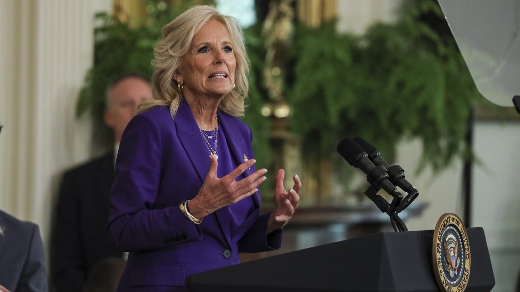 عـــــــاجل: السيدة الأولى للولايات المتحدة الأمريكية تحل بالمغرب