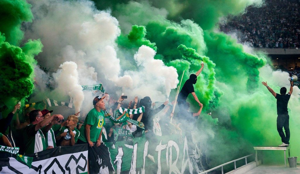 السلطات تمنع جماهير الرجاء من التنقل لحضور مباراة الجيش الملكي