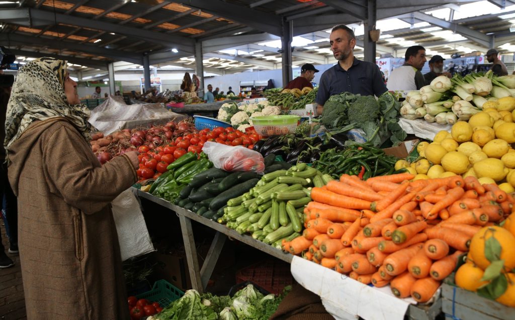بالفيديو : تراجع أسعار الخضروات قُبَيْل العيد بالسوق الأسبوعي بعين تاوجطات
