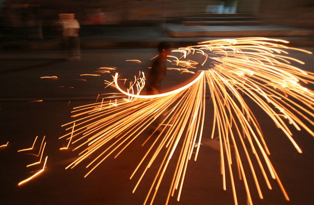 هذه تفاصيل حجز كمية ضخمة من المفرقعات المهربة