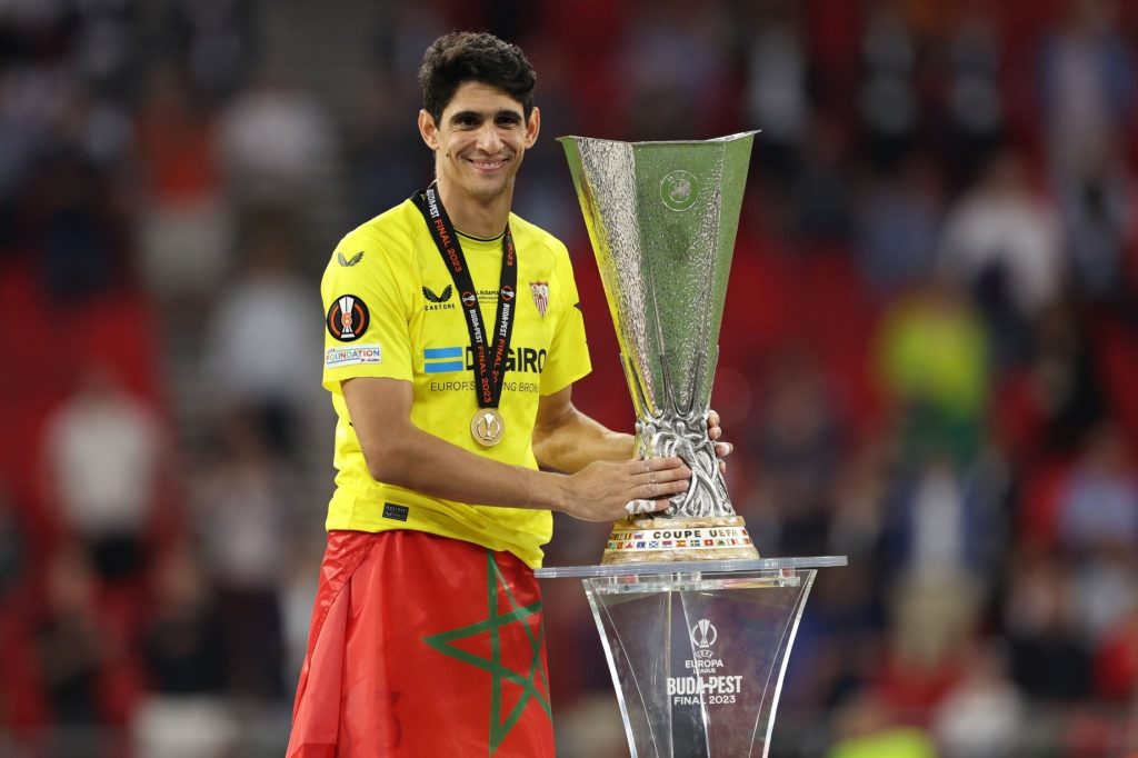 إنريكي يطالب الخليفي بالتعاقد مع بونو