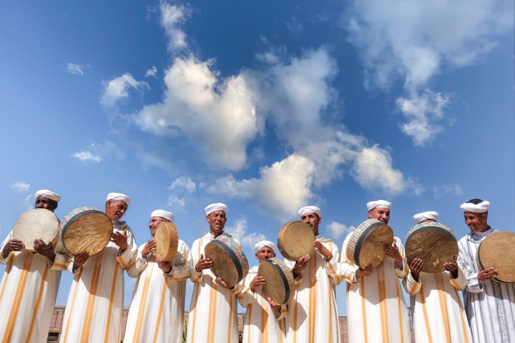 في جماعة تئن تحت وطأة العطش .. عامل خنيفرة يختار تنظيم مهرجان للشطيح والرديح بأكثر من مليار