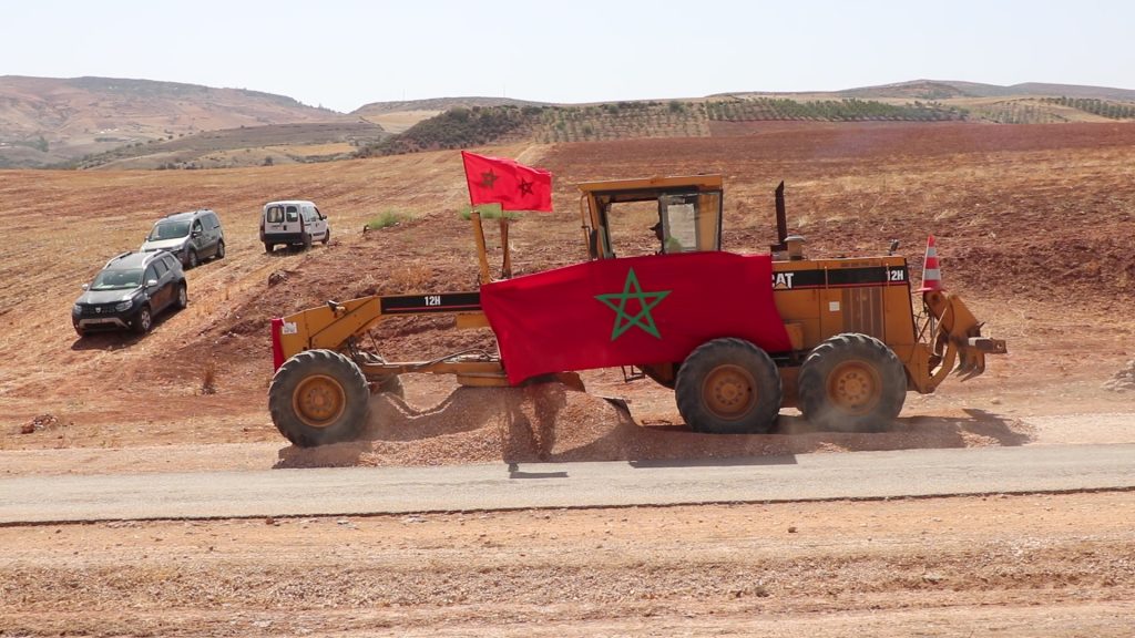 إعطاء انطلاقة تهيئة طريق وتدشين ملعبين للقرب بإقليم الحاجب(فيديو)