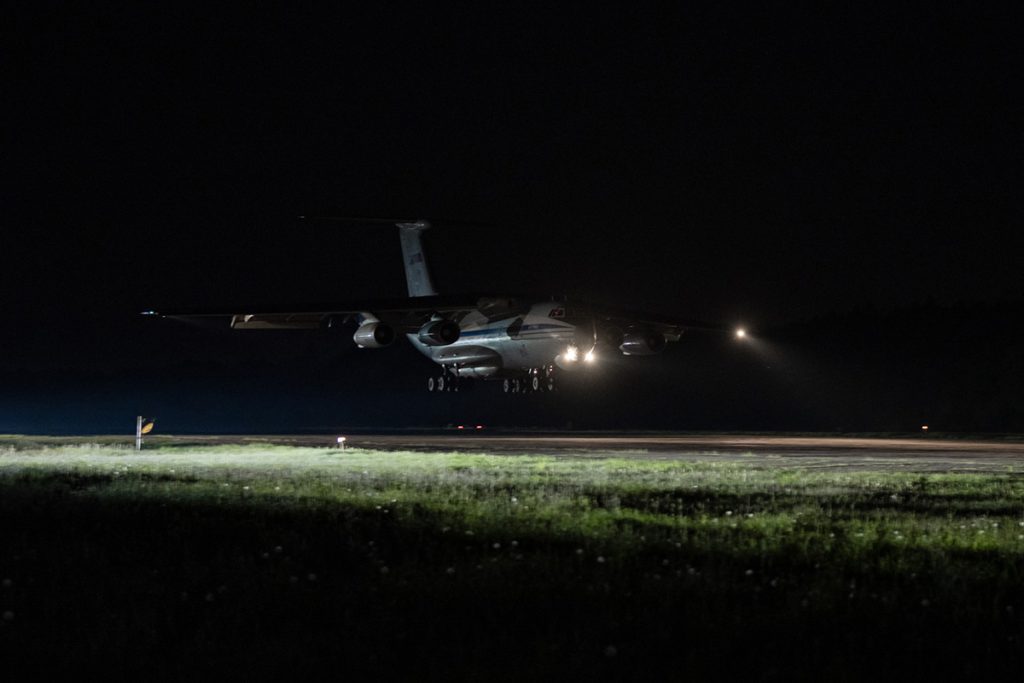 كانت متوجهة إلى مراكش .. هبوط اضطراري لطائرة في الجزائر إثر حالة انتحار