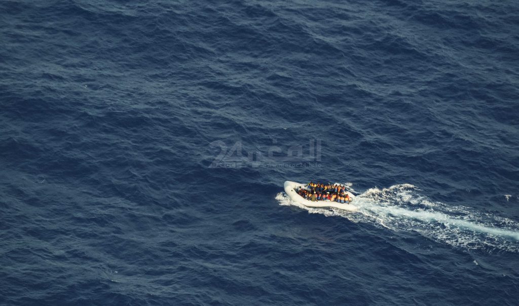 البحرية الملكية تنقذ عشرات المهاجرين غير النظاميين