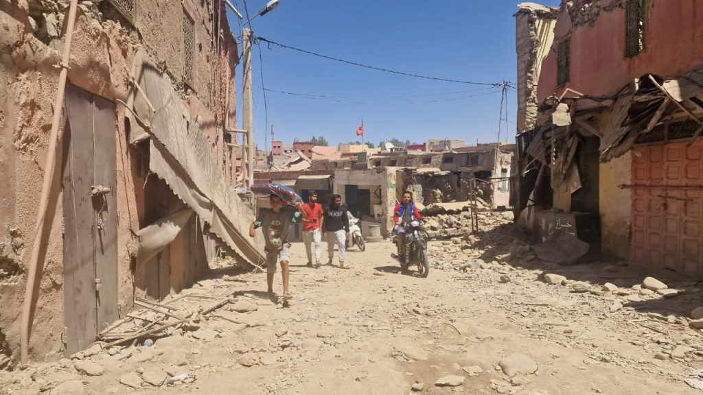 تارودانت .. تسخير كل الآليات والمعدات اللازمة لفتح الطرق المقطوعة