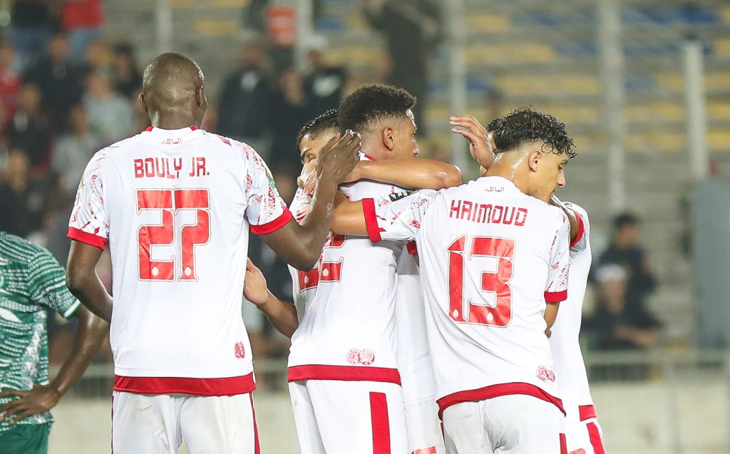 الوداد  يحسم في مسألة مغادرة 8 لاعبين بعد نهاية البطولة