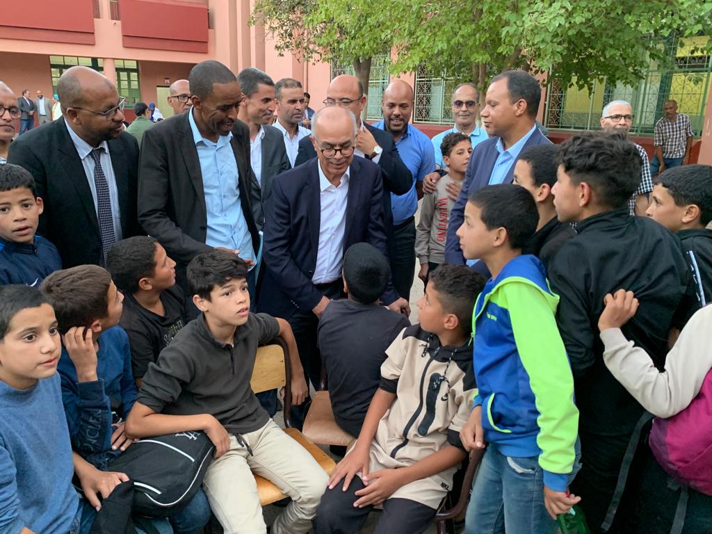 بنموسى يدخل على خط استقبال تلاميذ الزلزال في ظروف مزرية بمراكش