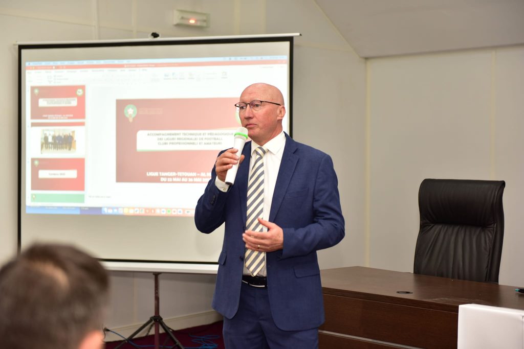 اجتماع للإدارة التقنية مع أطقم المنتخبات الوطنية