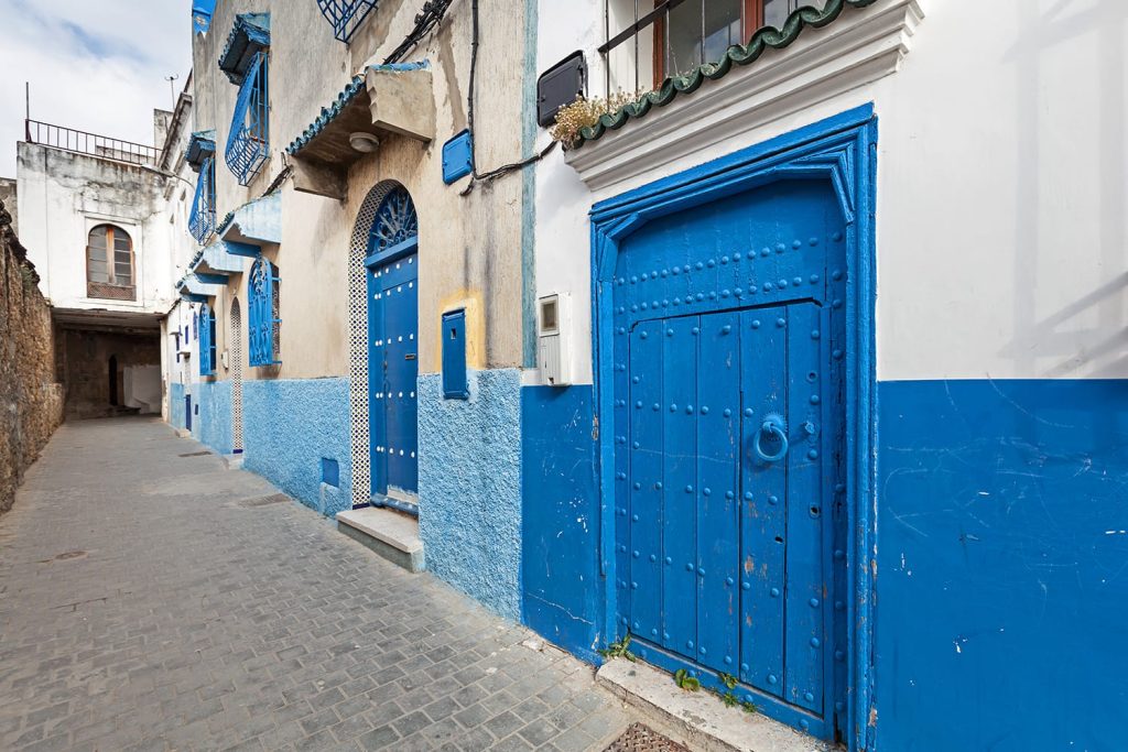 منازل بالمدينة العتيقة بطنجة تسيل لعاب ‘حيتان العقار’ وتحذيرات من تواطؤ جهات نافذة في محاولة السطو