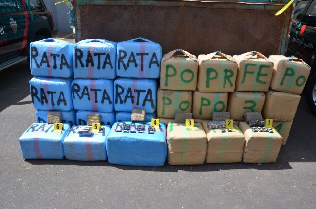 إجهاض عملية للتهريب الدولي لأزيد من 2.1 طن من مخدر الشيرا بميناء طنجة