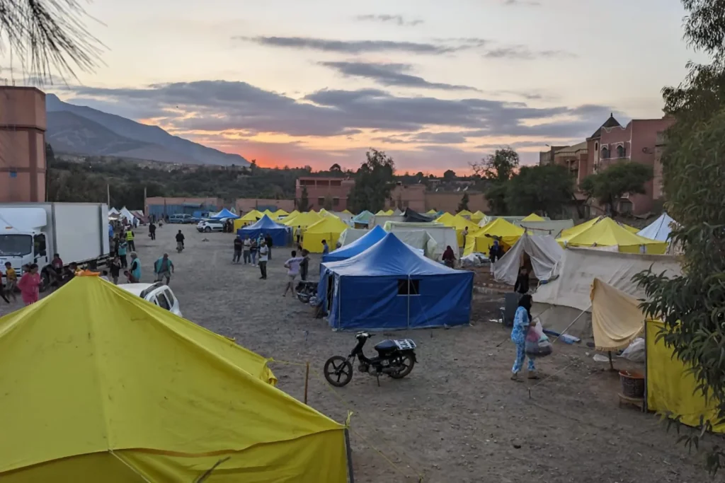 السلطات المختصة تواصل عملية استبدال خيام الإيواء العادية بخيام مقاومة للبرد بإقليم ورزازات