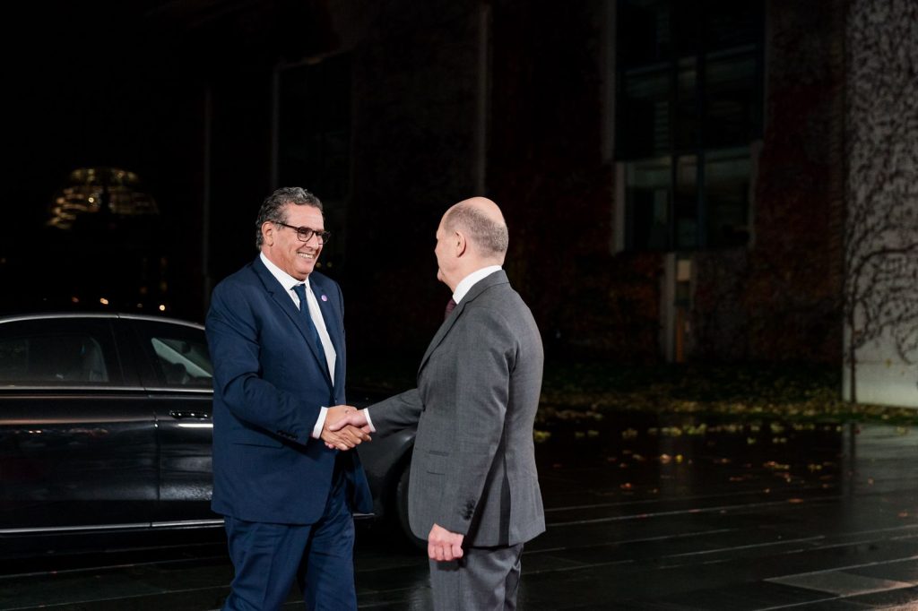 مباحثات تجمع أخنوش والمستشار الألماني