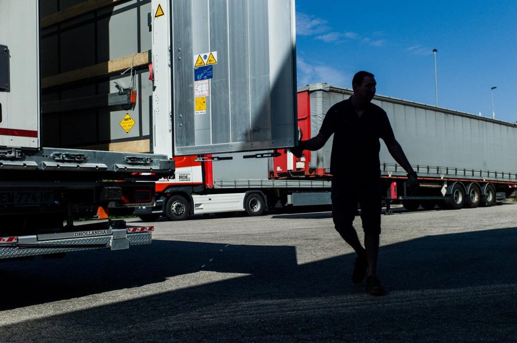 الحكومة تُفرج عن الدعم الإضافي لمهني النقل