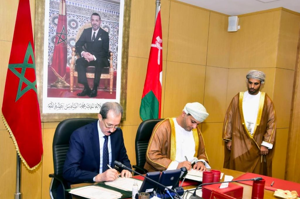 توقيع مذكرة تفاهم بين رئاسة النيابة العامة والادعاء العام في سلطنة عمان