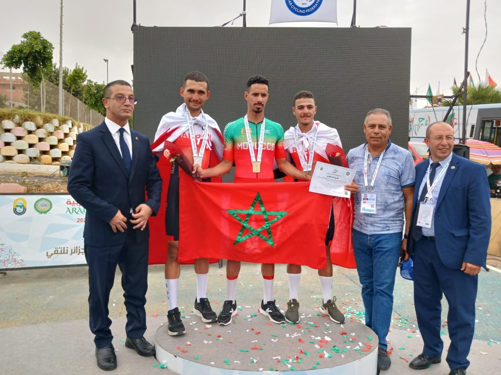 محسن الكورجي يفوز بالميدالية الذهبية في البطولة العربية للسباقات على الطريق