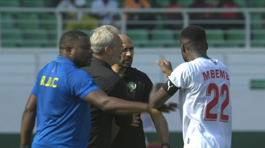 فيديو يوضح من زاوية أخرى و بشكل دقيق ما جرى بين الركراكي و مدافع منتخب الكونغو