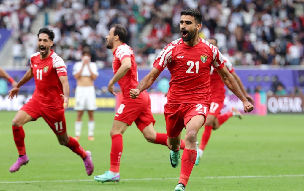 في مباراة هيتشكوكية .. عموتة يقود الأردن إلى ربع نهائي كأس آسيا