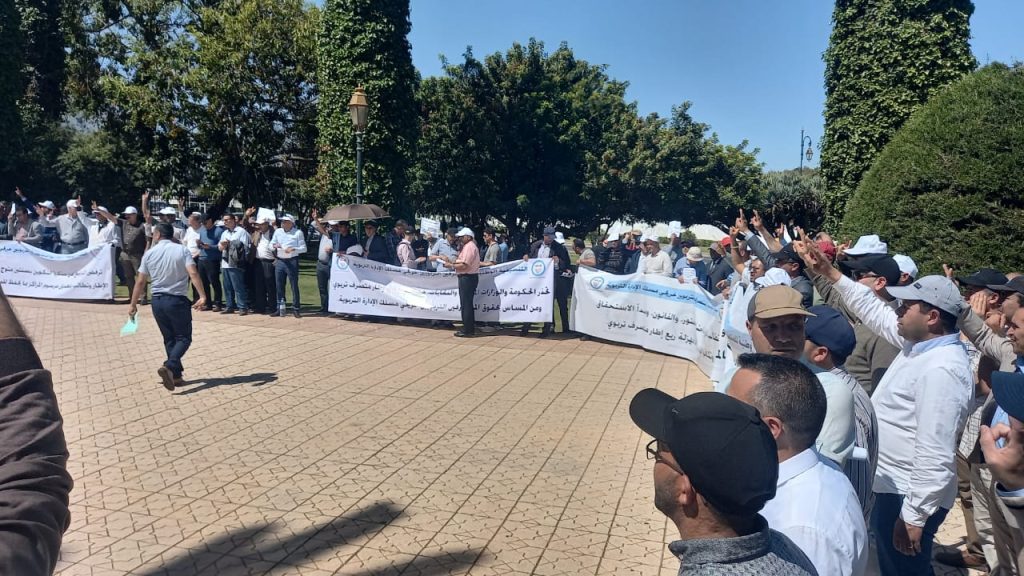 نقابة المتصرفين التربويين تحتج أمام وزارة التربية الوطنية وهذه مطالبها (فيديو)