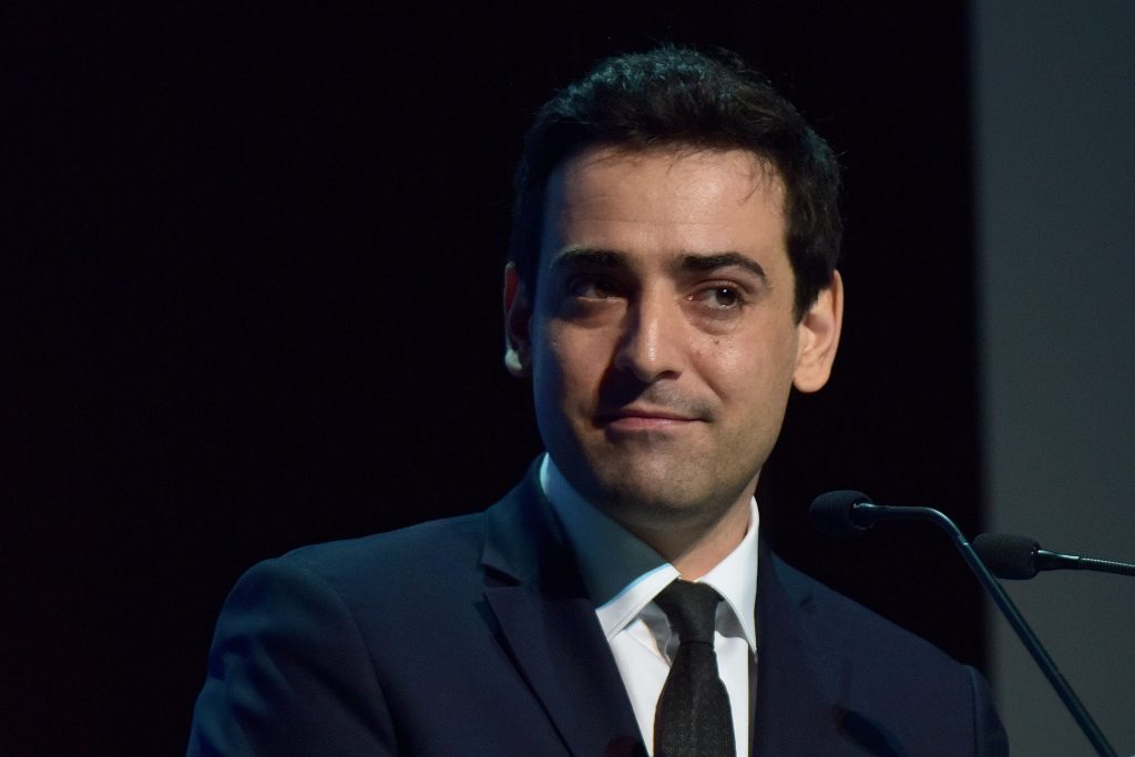 بعد سلسلة من الأزمات الدبلوماسية .. وزير الخارجية الفرنسي يصل إلى المغرب