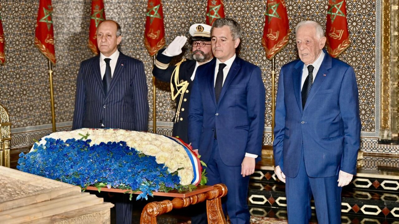 وزير الداخلية الفرنسي يقوم بزيارة إلى ضريح محمد الخامس