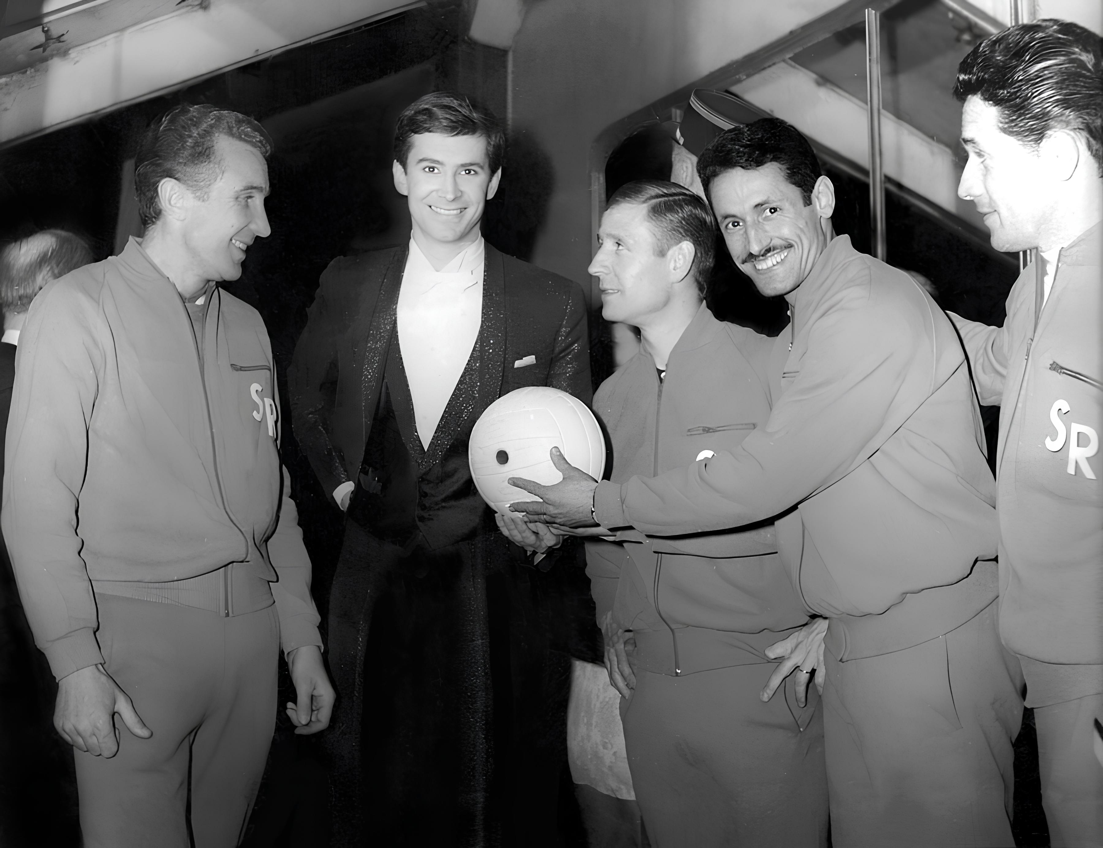 جلالة الملك يعزي في وفاة حسن أقصبي