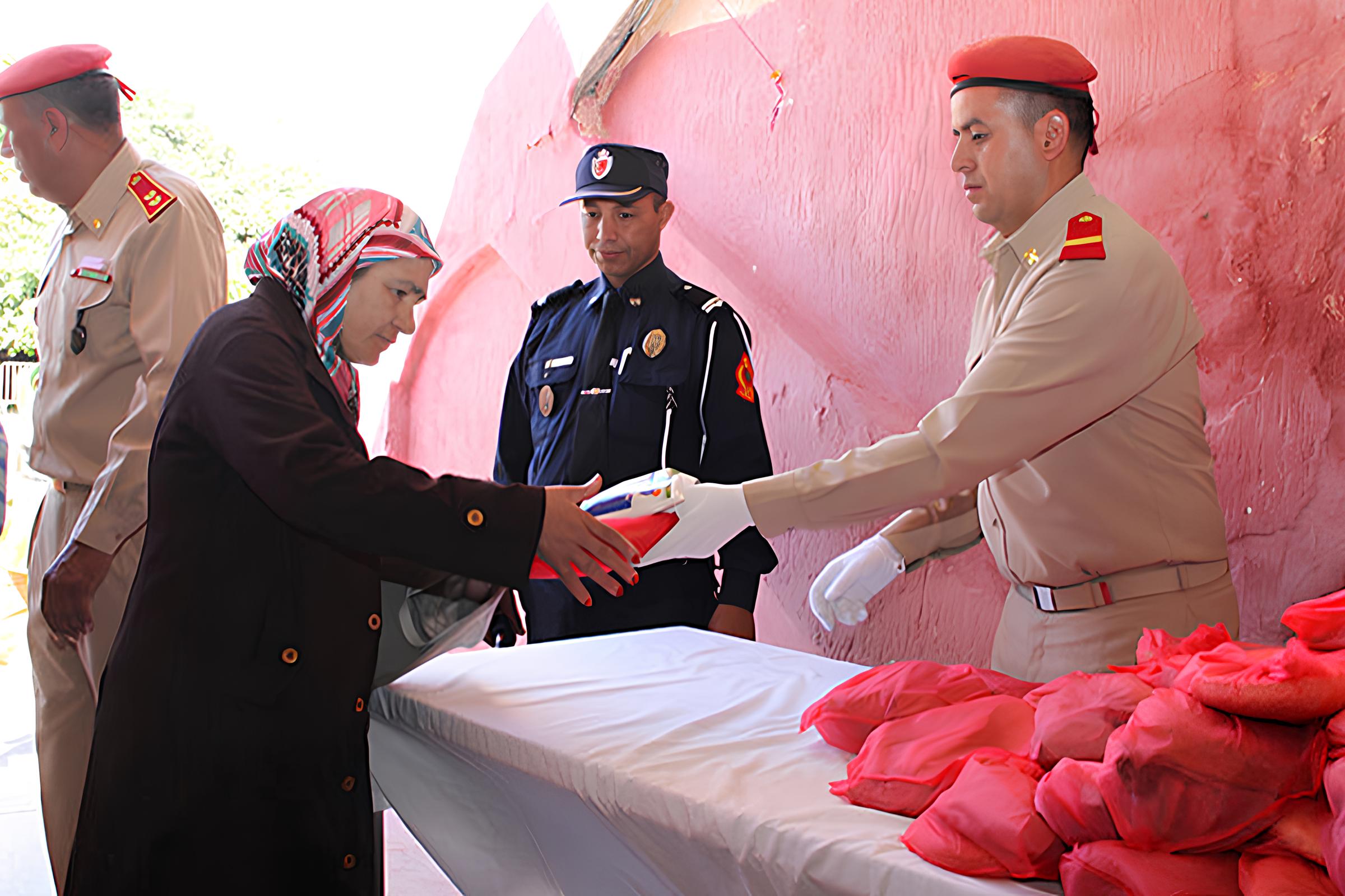 عملية الإفطار رمضان 1446-2025 .. الحرس الملكي يوزع وجبات للأسر