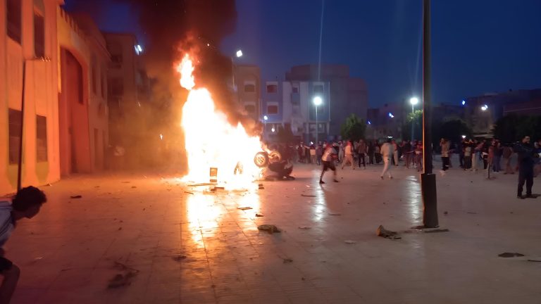 مظاهرات بأيت عميرة وإنزكان تتصاعد إلى أعمال شغب