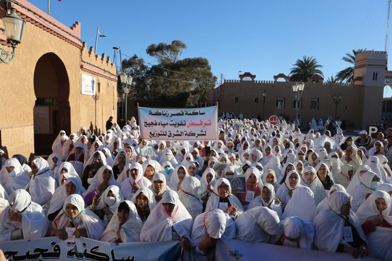 الماء للحياة لا للبيع .. صرخة نساء فكيك في وجه العطش