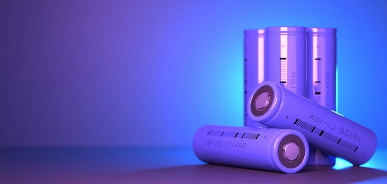 اكتشاف بكتيريا تعيد تدوير البطاريات وتحول النفايات الإلكترونية إلى موارد قيمة