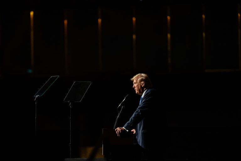 ترامب يعلن رسمياً مقتل المرشد الإيراني علي خامنئي