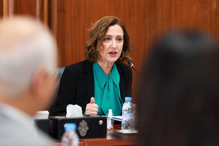 عمور تثير الجدل بفيديو ترويجي لفندق في الرباط