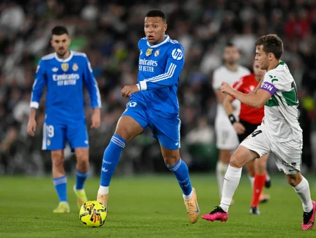 ريال مدريد يتعادل مع إلتشي ويحتفظ بصدارة الليغا