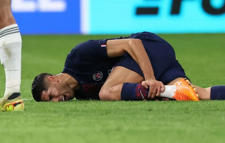 ترقب وقلق في المغرب .. هل يحرم الأسود من حكيمي في الكان؟