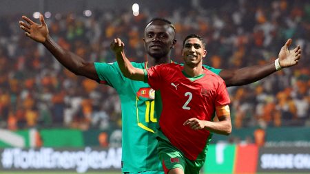 قبل صافرة النهائي .. المغرب والسنغال يجسدان أخوة تتجاوز كرة القدم