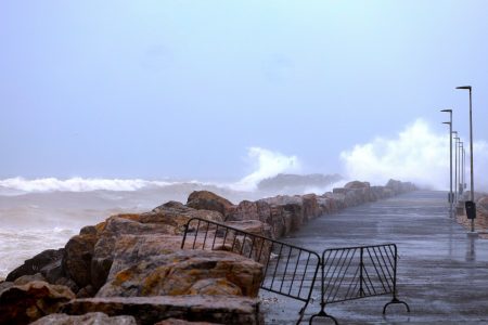 توقعات أحوال الطقس ليوم غد الإثنين .. أمطار وثلوج وتسجيل أمواج قوية