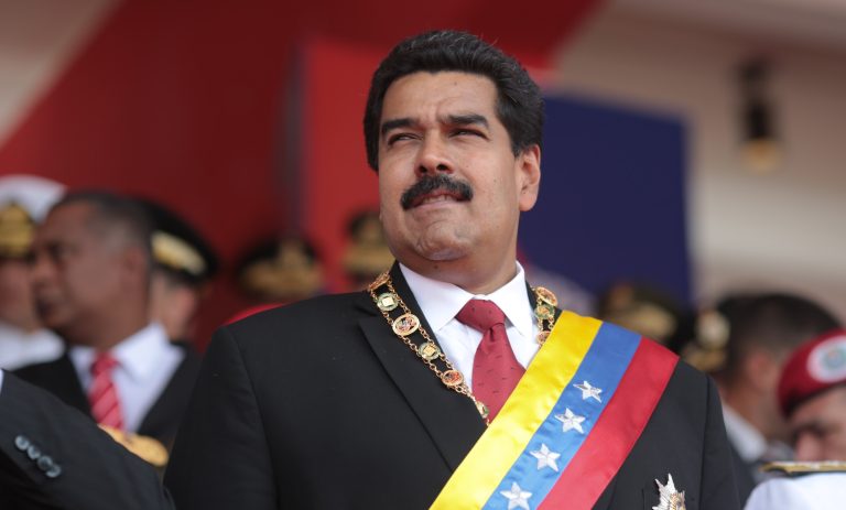 دكتاتور فنزويلا خارج البلاد بعد عملية أميركية خاطفة