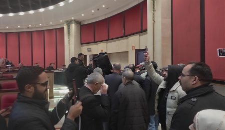 مكبرات الصوت لإسقاط هيبة المجلس .. كواليس مخطط رئيس مقاطعة لإفشال دورة فبراير بطنجة