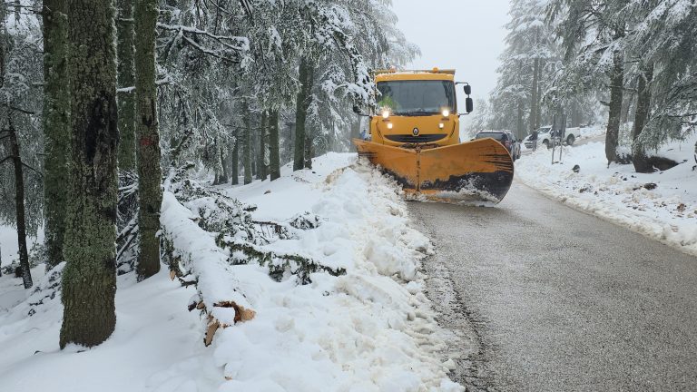 موجة برد وثلوج تضرب عدة مناطق في المغرب